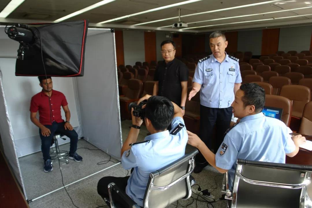 天津市公安局出入境管理局为我校留学生提供影像采集上门服务